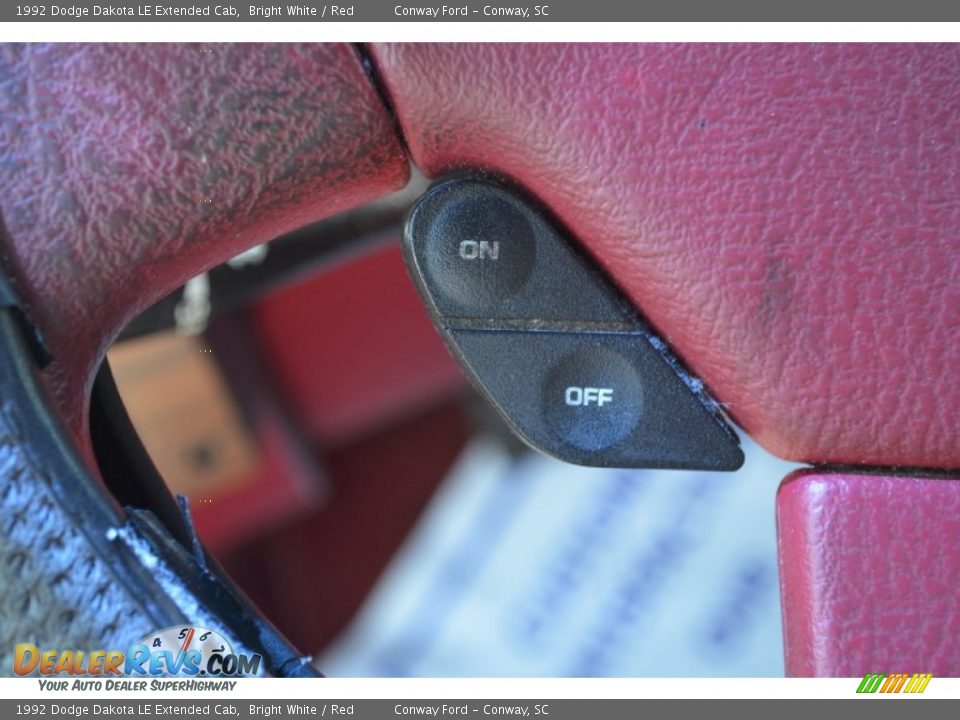 1992 Dodge Dakota LE Extended Cab Bright White / Red Photo #21