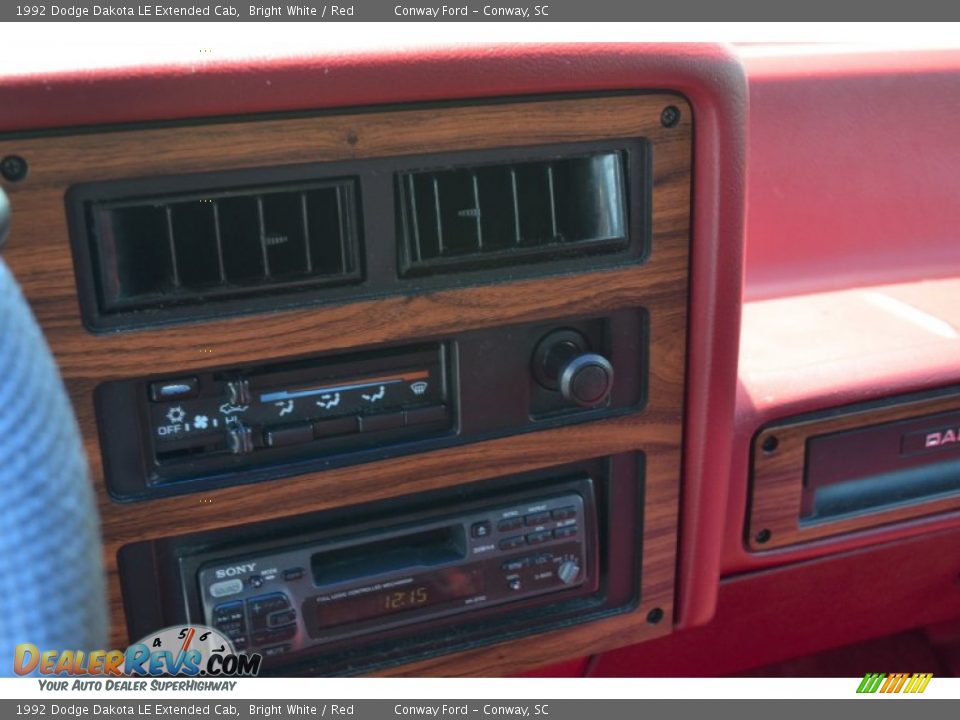 1992 Dodge Dakota LE Extended Cab Bright White / Red Photo #24