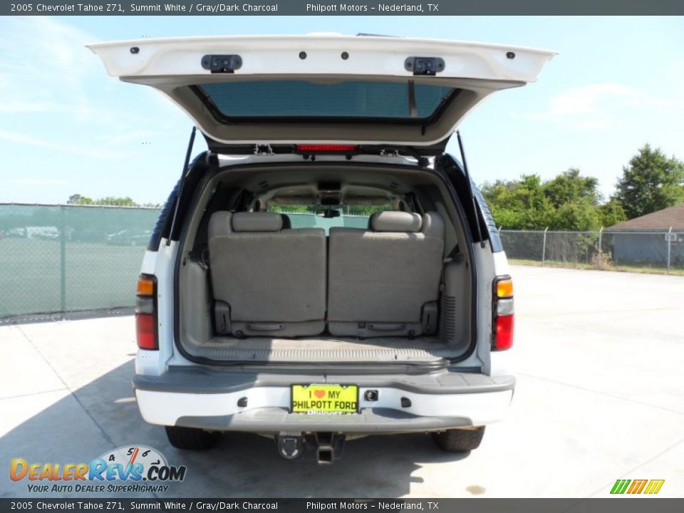 2005 Chevrolet Tahoe Z71 Summit White / Gray/Dark Charcoal Photo #30