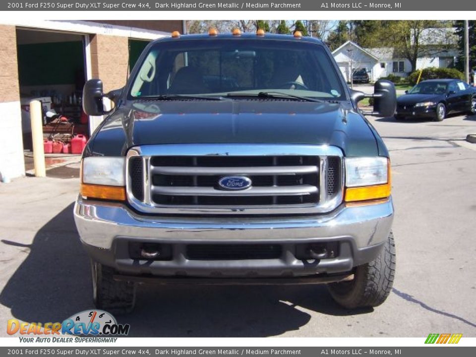 2001 Ford F250 Super Duty XLT Super Crew 4x4 Dark Highland Green Metallic / Medium Parchment Photo #2