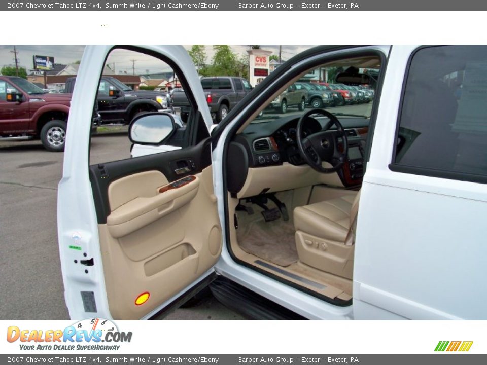 2007 Chevrolet Tahoe LTZ 4x4 Summit White / Light Cashmere/Ebony Photo #11