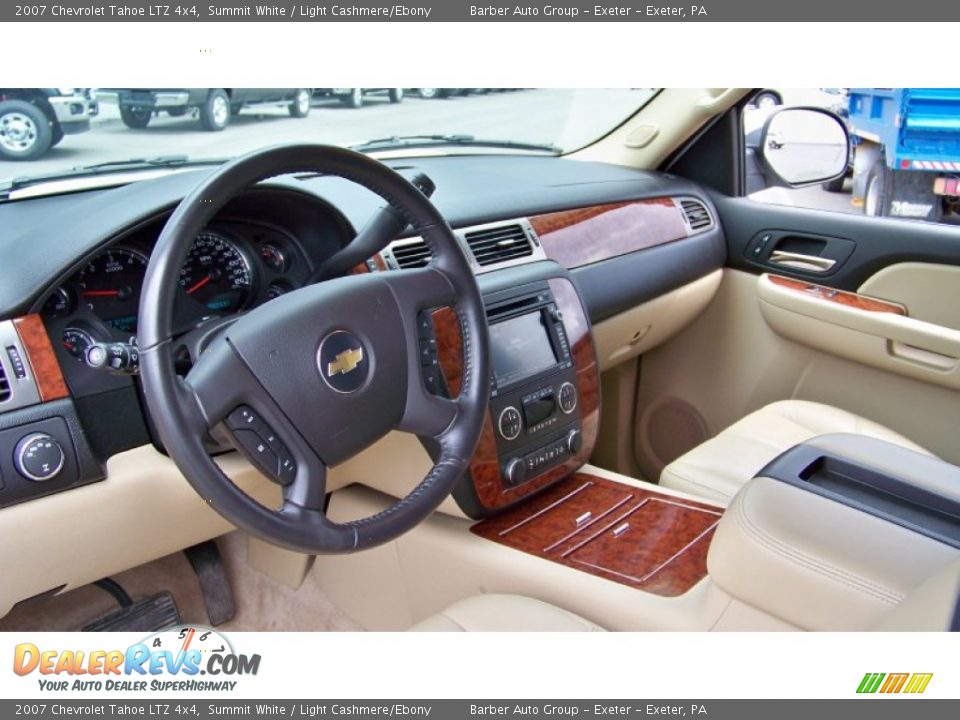 2007 Chevrolet Tahoe LTZ 4x4 Summit White / Light Cashmere/Ebony Photo #13