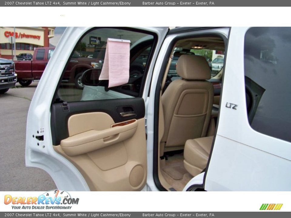 2007 Chevrolet Tahoe LTZ 4x4 Summit White / Light Cashmere/Ebony Photo #16