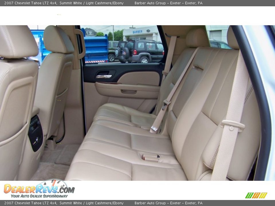2007 Chevrolet Tahoe LTZ 4x4 Summit White / Light Cashmere/Ebony Photo #17