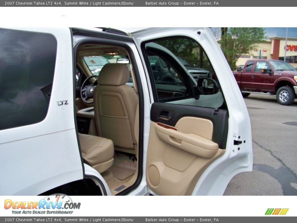 2007 Chevrolet Tahoe LTZ 4x4 Summit White / Light Cashmere/Ebony Photo #20