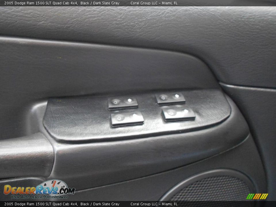 2005 Dodge Ram 1500 SLT Quad Cab 4x4 Black / Dark Slate Gray Photo #16