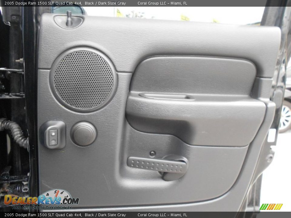 2005 Dodge Ram 1500 SLT Quad Cab 4x4 Black / Dark Slate Gray Photo #17
