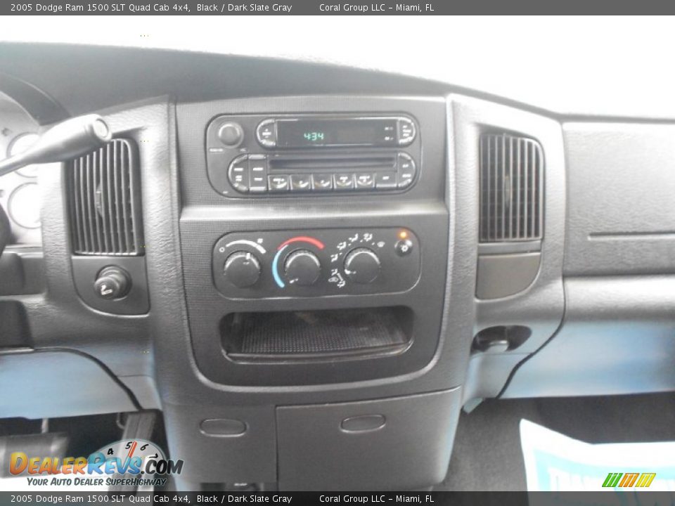 2005 Dodge Ram 1500 SLT Quad Cab 4x4 Black / Dark Slate Gray Photo #24