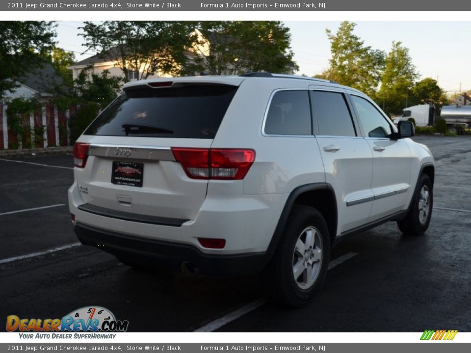 2011 Jeep Grand Cherokee Laredo 4x4 Stone White / Black Photo #2