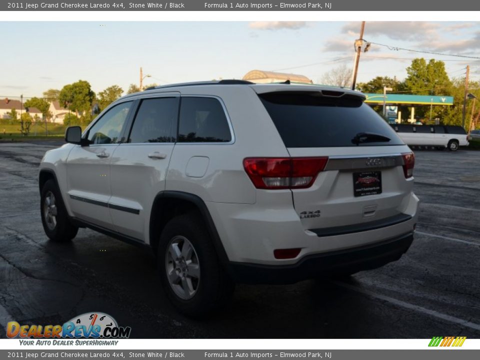 2011 Jeep Grand Cherokee Laredo 4x4 Stone White / Black Photo #3