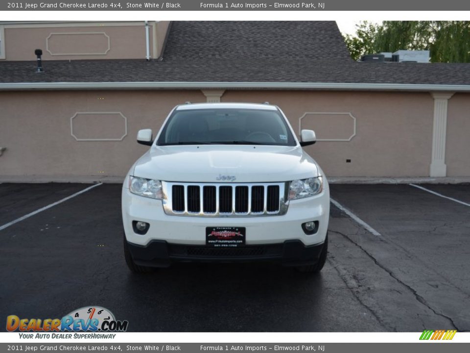 2011 Jeep Grand Cherokee Laredo 4x4 Stone White / Black Photo #8