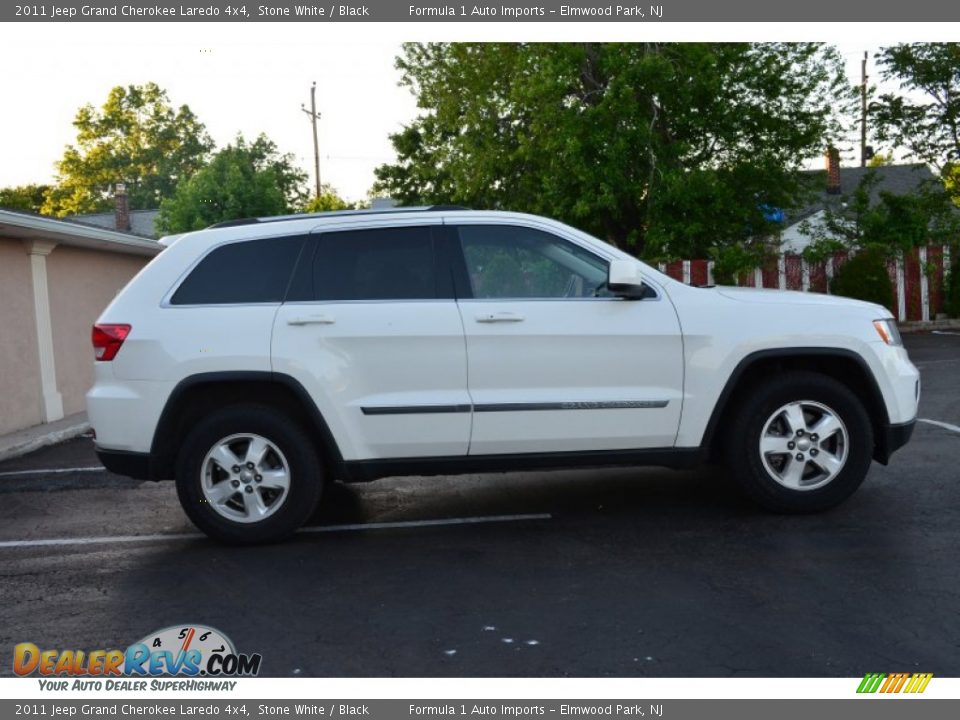 2011 Jeep Grand Cherokee Laredo 4x4 Stone White / Black Photo #11