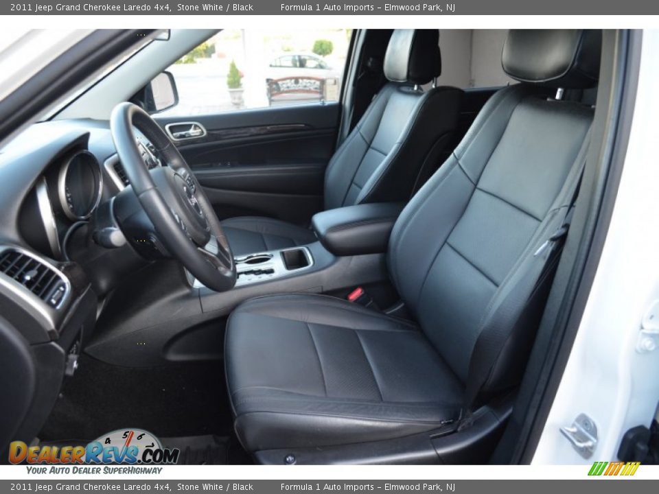 2011 Jeep Grand Cherokee Laredo 4x4 Stone White / Black Photo #12