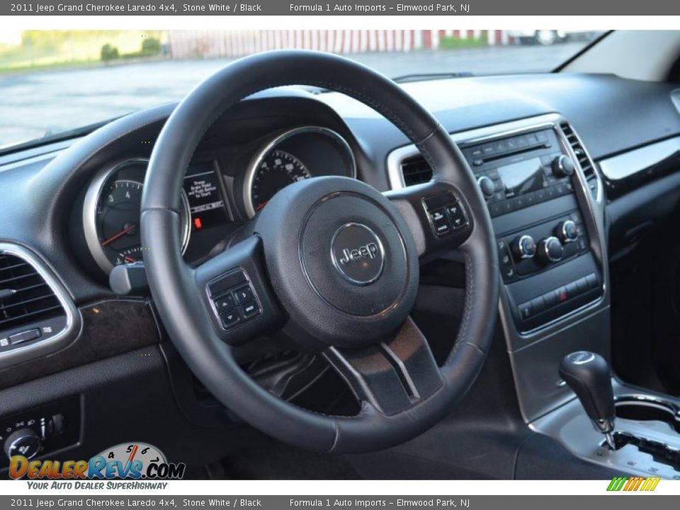 2011 Jeep Grand Cherokee Laredo 4x4 Stone White / Black Photo #14