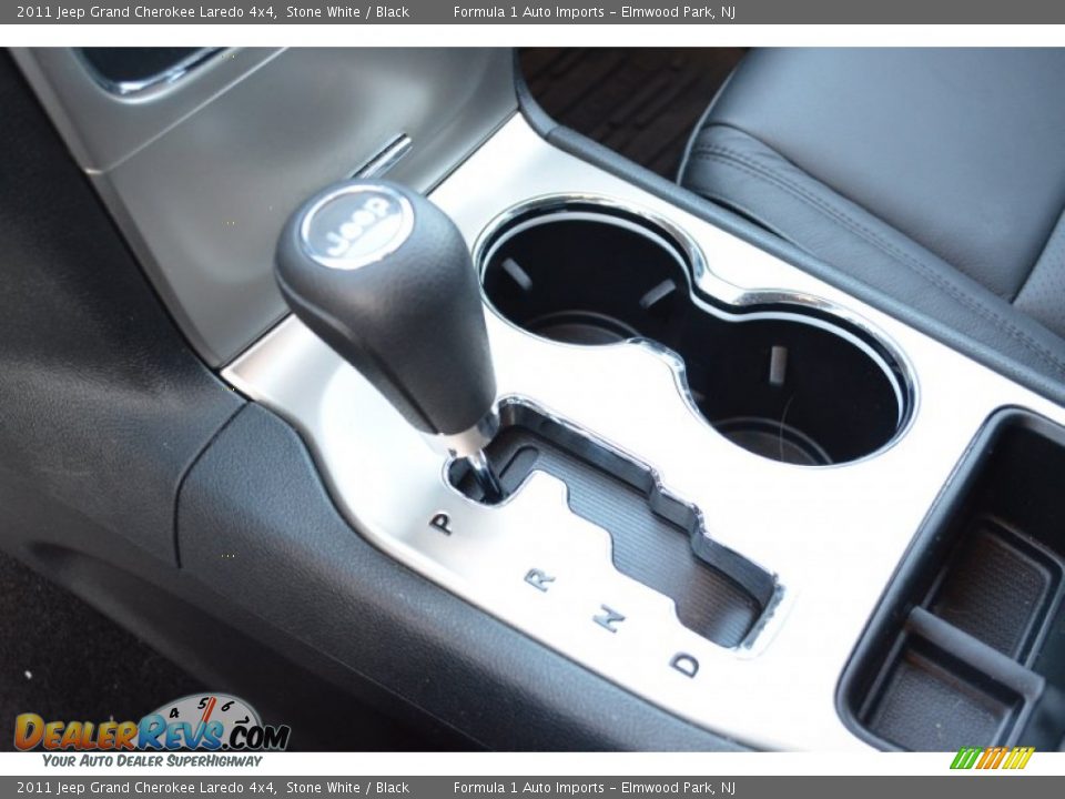 2011 Jeep Grand Cherokee Laredo 4x4 Stone White / Black Photo #15