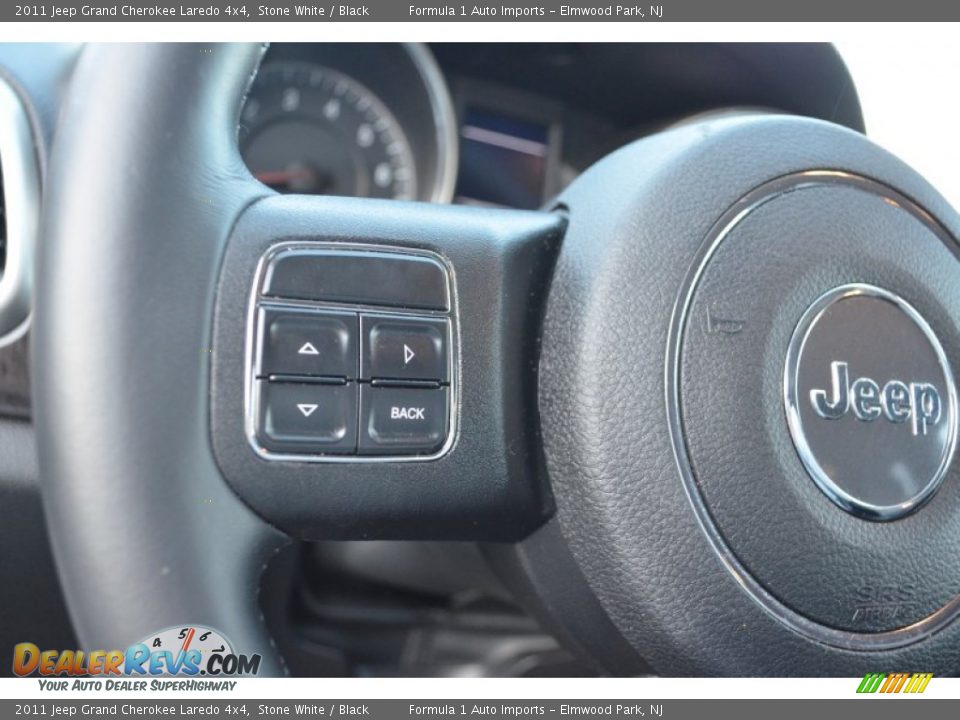 2011 Jeep Grand Cherokee Laredo 4x4 Stone White / Black Photo #18