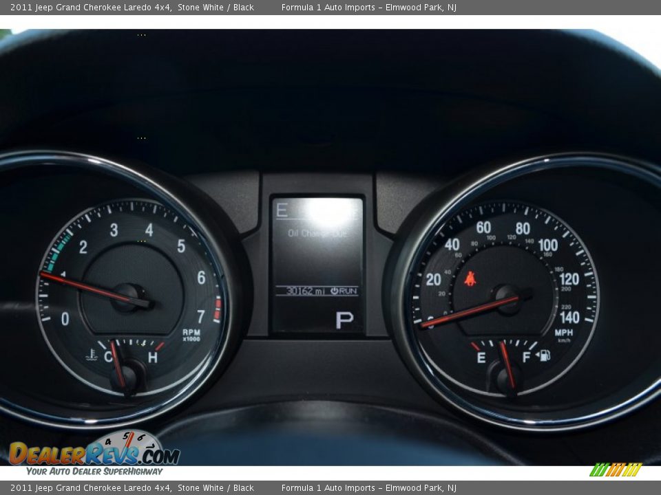 2011 Jeep Grand Cherokee Laredo 4x4 Stone White / Black Photo #19