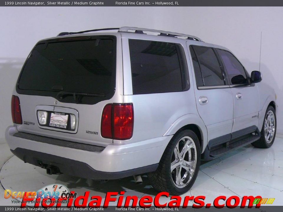 1999 Lincoln Navigator Silver Metallic / Medium Graphite Photo #2