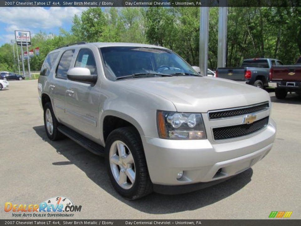 Front 3/4 View of 2007 Chevrolet Tahoe LT 4x4 Photo #4