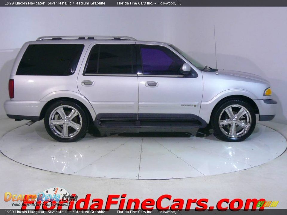 1999 Lincoln Navigator Silver Metallic / Medium Graphite Photo #4
