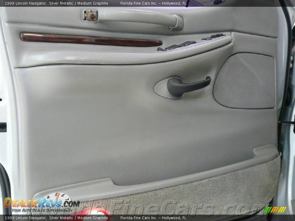 1999 Lincoln Navigator Silver Metallic / Medium Graphite Photo #11