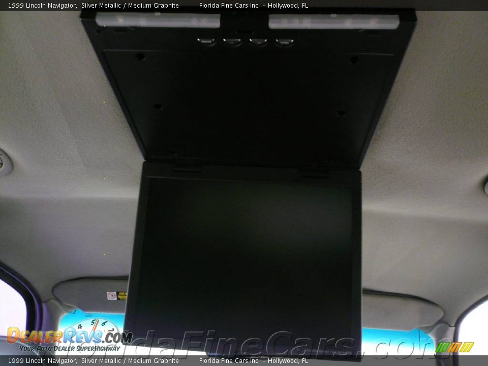 1999 Lincoln Navigator Silver Metallic / Medium Graphite Photo #19