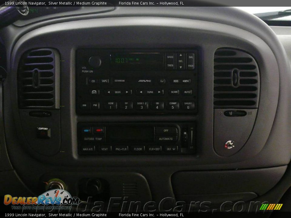 1999 Lincoln Navigator Silver Metallic / Medium Graphite Photo #20