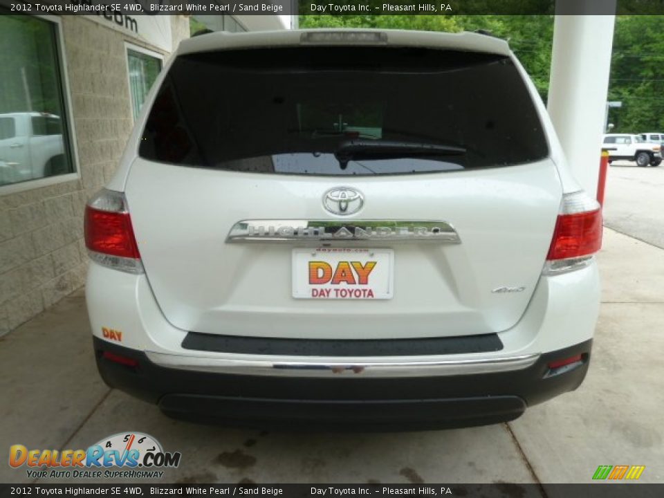 2012 Toyota Highlander SE 4WD Blizzard White Pearl / Sand Beige Photo #3