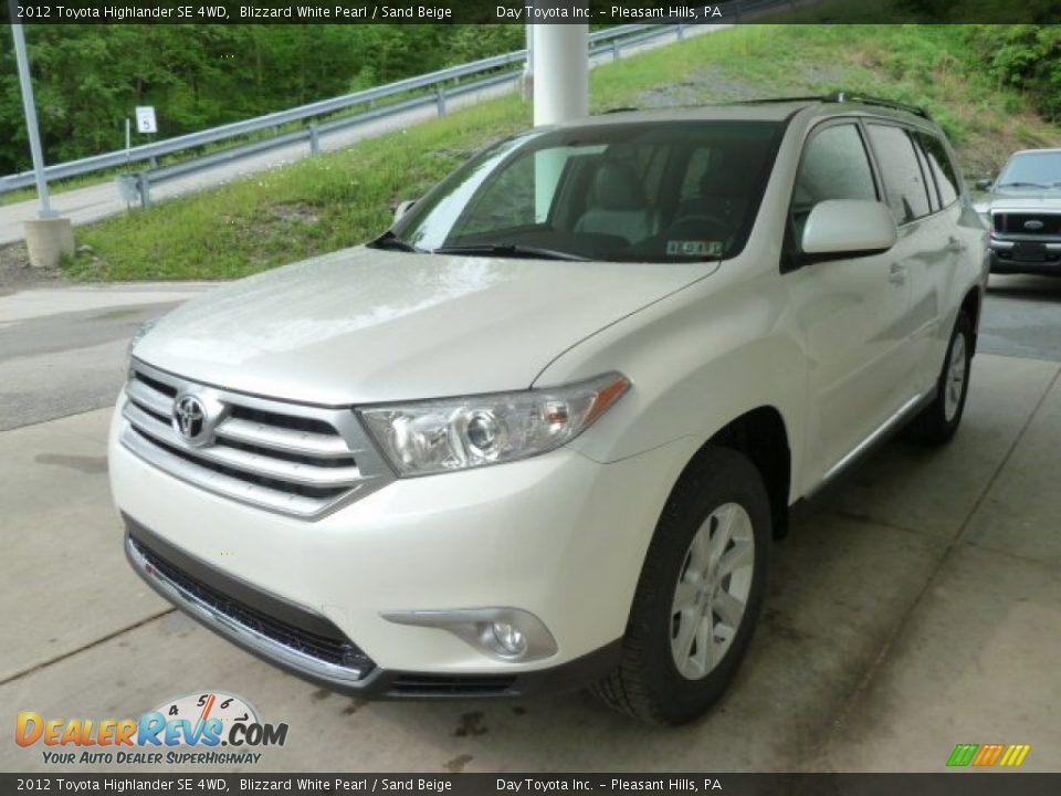 2012 Toyota Highlander SE 4WD Blizzard White Pearl / Sand Beige Photo #5