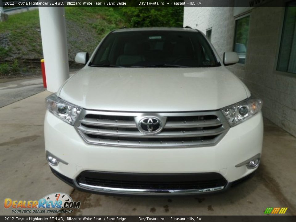 2012 Toyota Highlander SE 4WD Blizzard White Pearl / Sand Beige Photo #6
