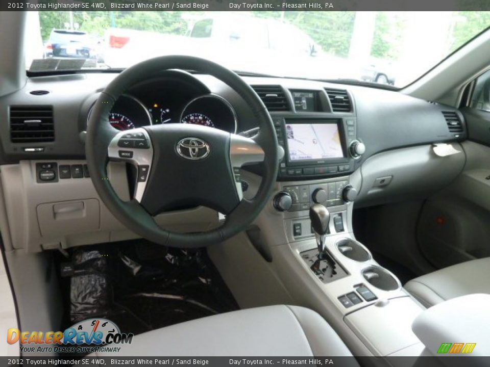 2012 Toyota Highlander SE 4WD Blizzard White Pearl / Sand Beige Photo #11