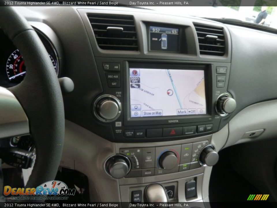 2012 Toyota Highlander SE 4WD Blizzard White Pearl / Sand Beige Photo #13