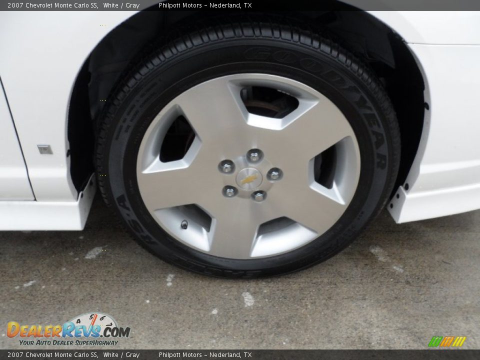 2007 Chevrolet Monte Carlo SS White / Gray Photo #15