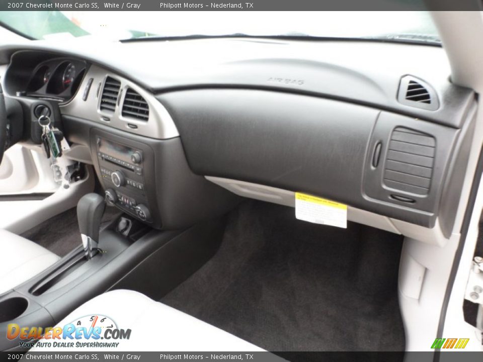 2007 Chevrolet Monte Carlo SS White / Gray Photo #17
