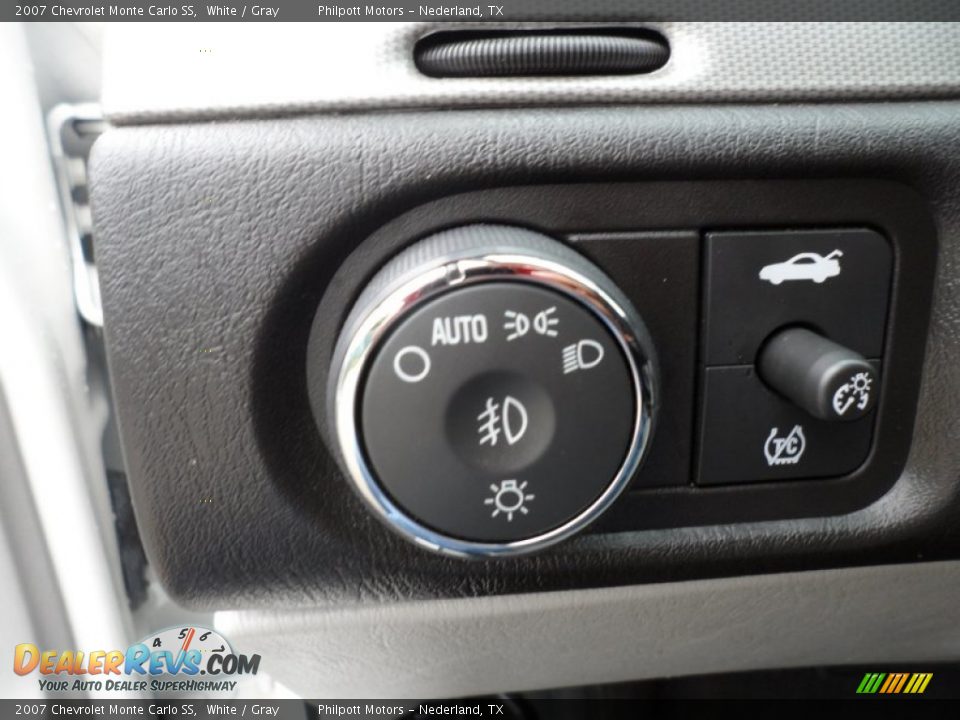 2007 Chevrolet Monte Carlo SS White / Gray Photo #36