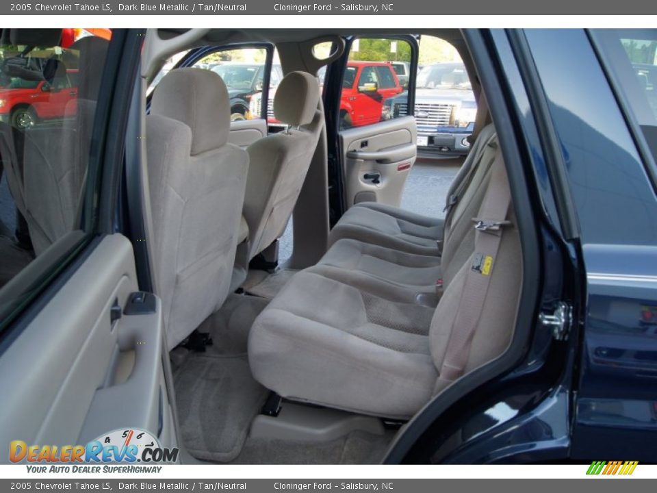 2005 Chevrolet Tahoe LS Dark Blue Metallic / Tan/Neutral Photo #9
