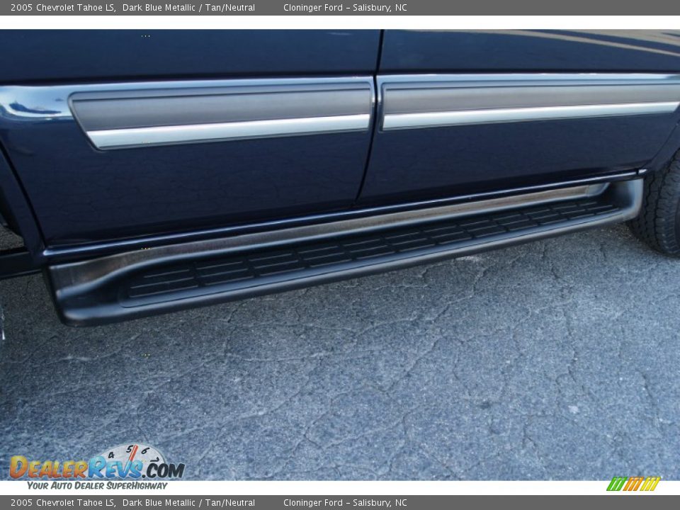 2005 Chevrolet Tahoe LS Dark Blue Metallic / Tan/Neutral Photo #16