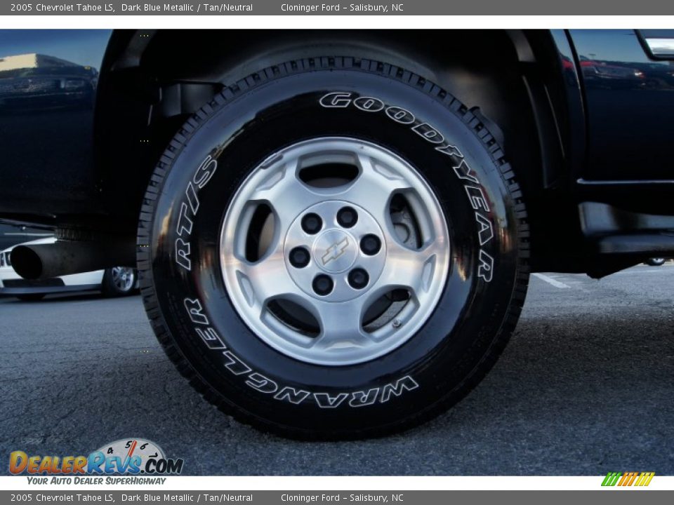 2005 Chevrolet Tahoe LS Dark Blue Metallic / Tan/Neutral Photo #17