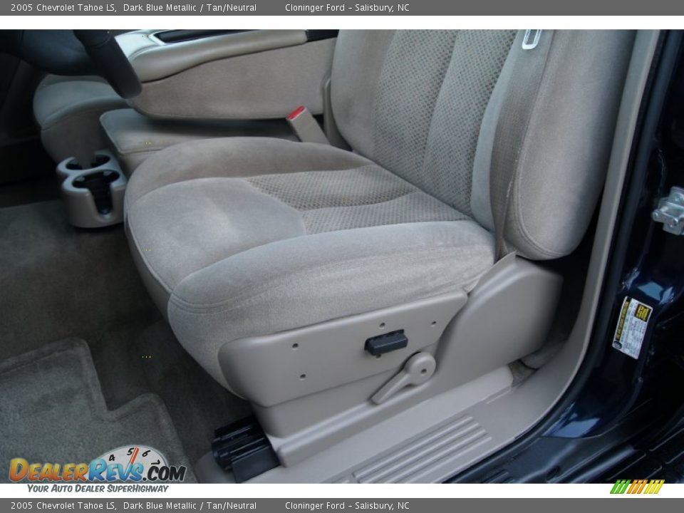 2005 Chevrolet Tahoe LS Dark Blue Metallic / Tan/Neutral Photo #21