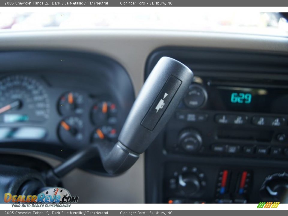 2005 Chevrolet Tahoe LS Dark Blue Metallic / Tan/Neutral Photo #25