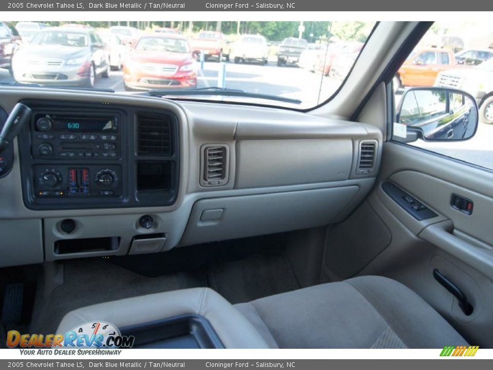 2005 Chevrolet Tahoe LS Dark Blue Metallic / Tan/Neutral Photo #31