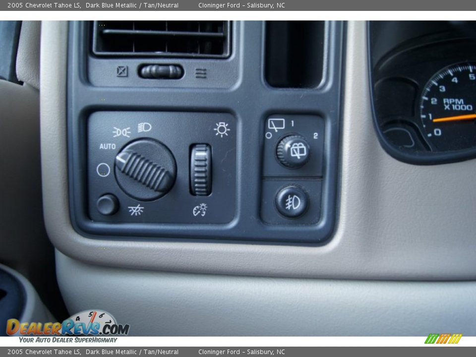 2005 Chevrolet Tahoe LS Dark Blue Metallic / Tan/Neutral Photo #34