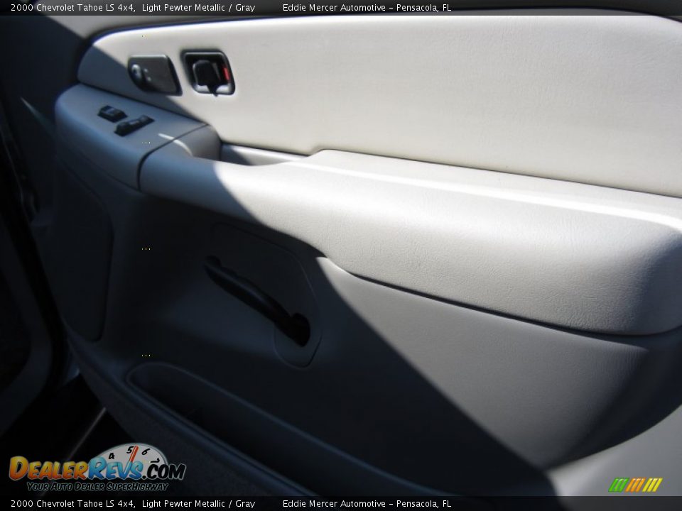 2000 Chevrolet Tahoe LS 4x4 Light Pewter Metallic / Gray Photo #31
