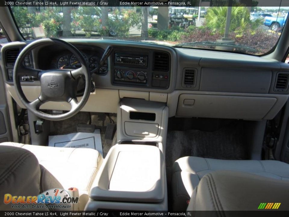 2000 Chevrolet Tahoe LS 4x4 Light Pewter Metallic / Gray Photo #32