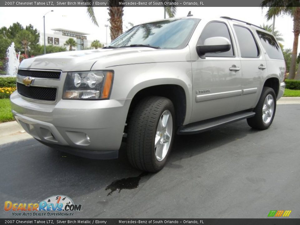 Front 3/4 View of 2007 Chevrolet Tahoe LTZ Photo #2