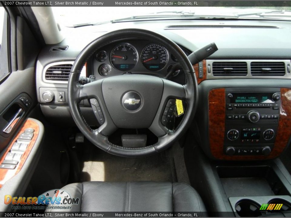 Dashboard of 2007 Chevrolet Tahoe LTZ Photo #22