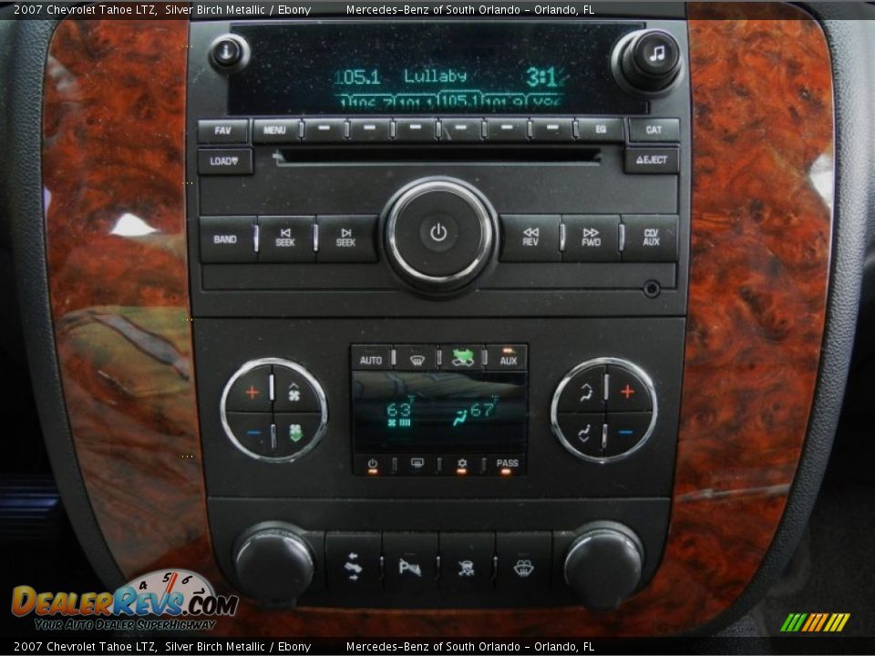 Controls of 2007 Chevrolet Tahoe LTZ Photo #25