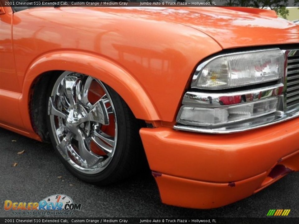 2001 Chevrolet S10 Extended Cab Custom Orange / Medium Gray Photo #2