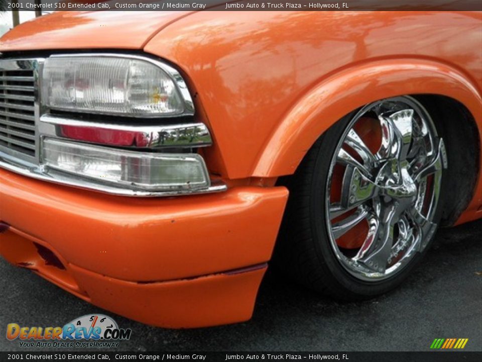 2001 Chevrolet S10 Extended Cab Custom Orange / Medium Gray Photo #4