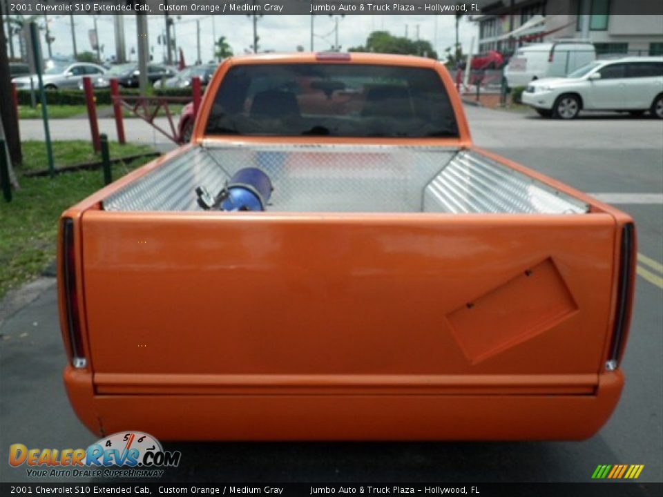 2001 Chevrolet S10 Extended Cab Custom Orange / Medium Gray Photo #8